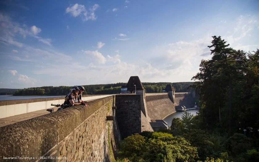 Radfahrer Staumauer Möhnesee