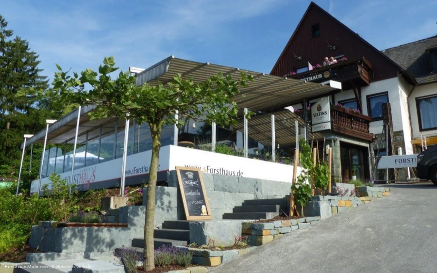 Restaurant Forsthaus am Möhnesee außen.jpg Restaurant Forsthaus am Möhnesee außen.jpg