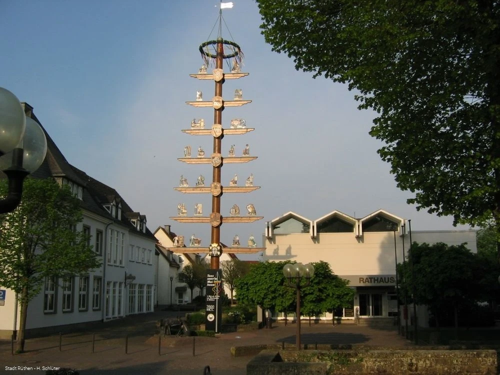 Zunftbaum vor dem Rathaus